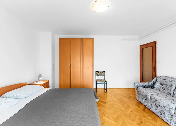 Апартаменти Feniks *